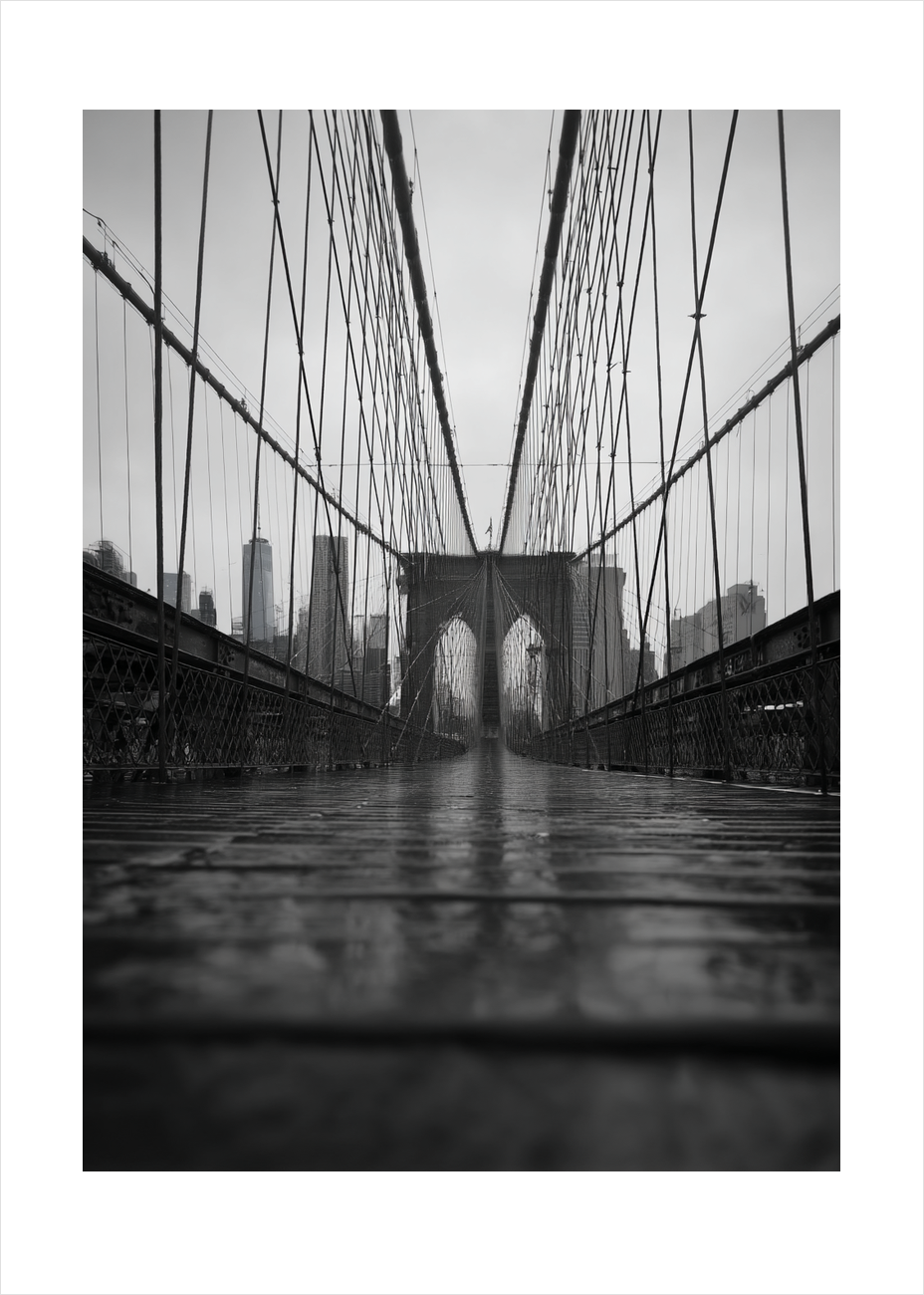 Regnens hvisken på broens planker - No Frame, With White Border