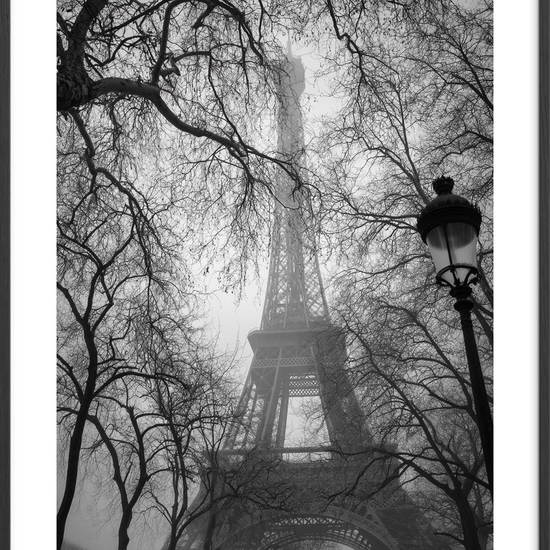 Tårnets dæmpede hvisken - Black Frame, With White Border