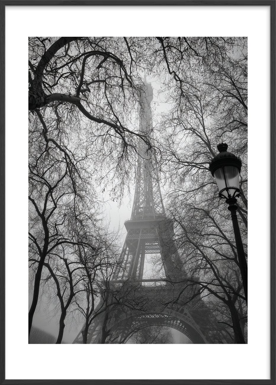 Tårnets dæmpede hvisken - Black Frame, With White Border
