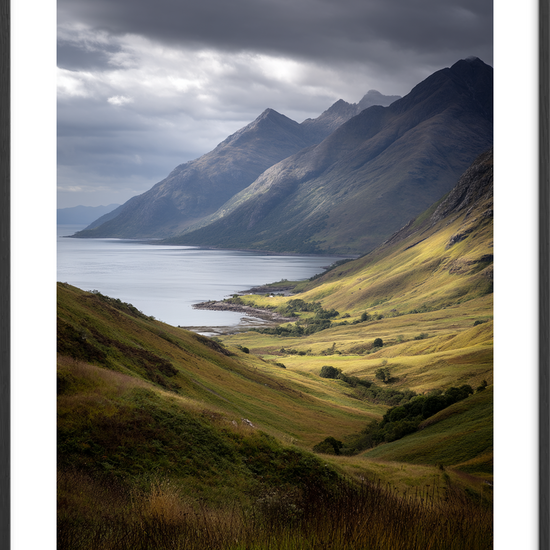 Havets hvisken i dalen - Black Frame, With White Border