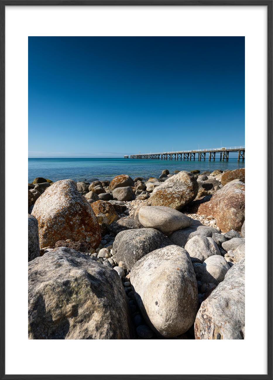 Havets tøvende hvisken - Black Frame, With White Border