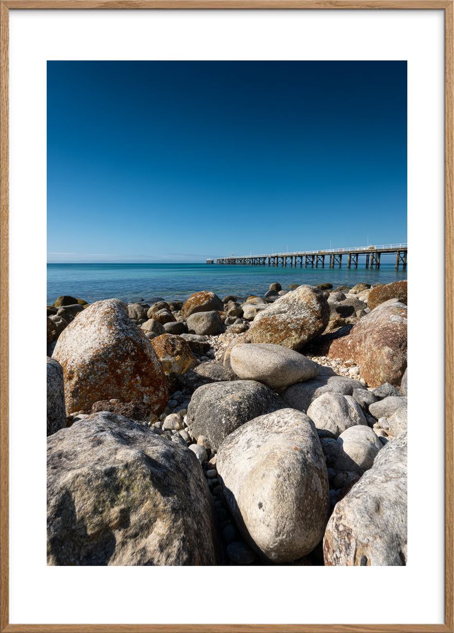 Havets tøvende hvisken - Oak Frame, With White Border