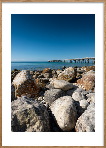 Havets tøvende hvisken - Oak Frame, With White Border