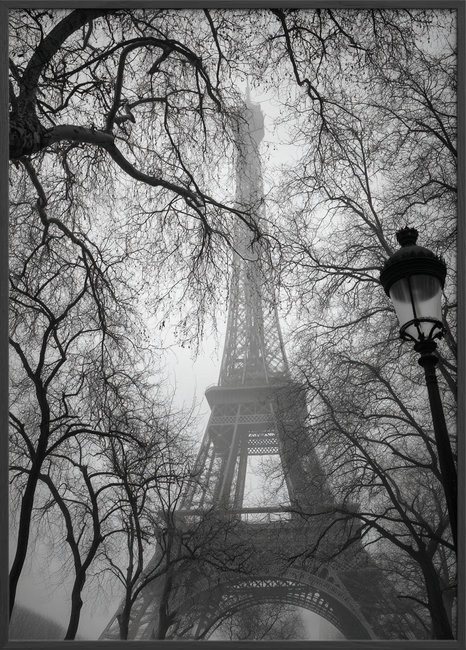 Tårnets dæmpede hvisken - Black Frame, No Border